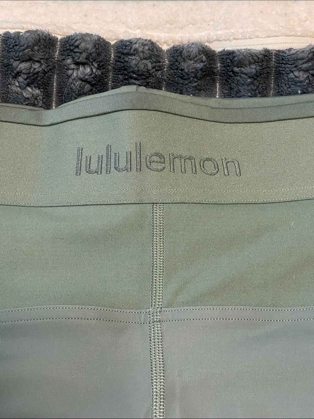 Lululemon NWT License to Train HR 2” Logo Shorts Womens Size 12 Grey Eucalyptus - Picture 7 of 10
